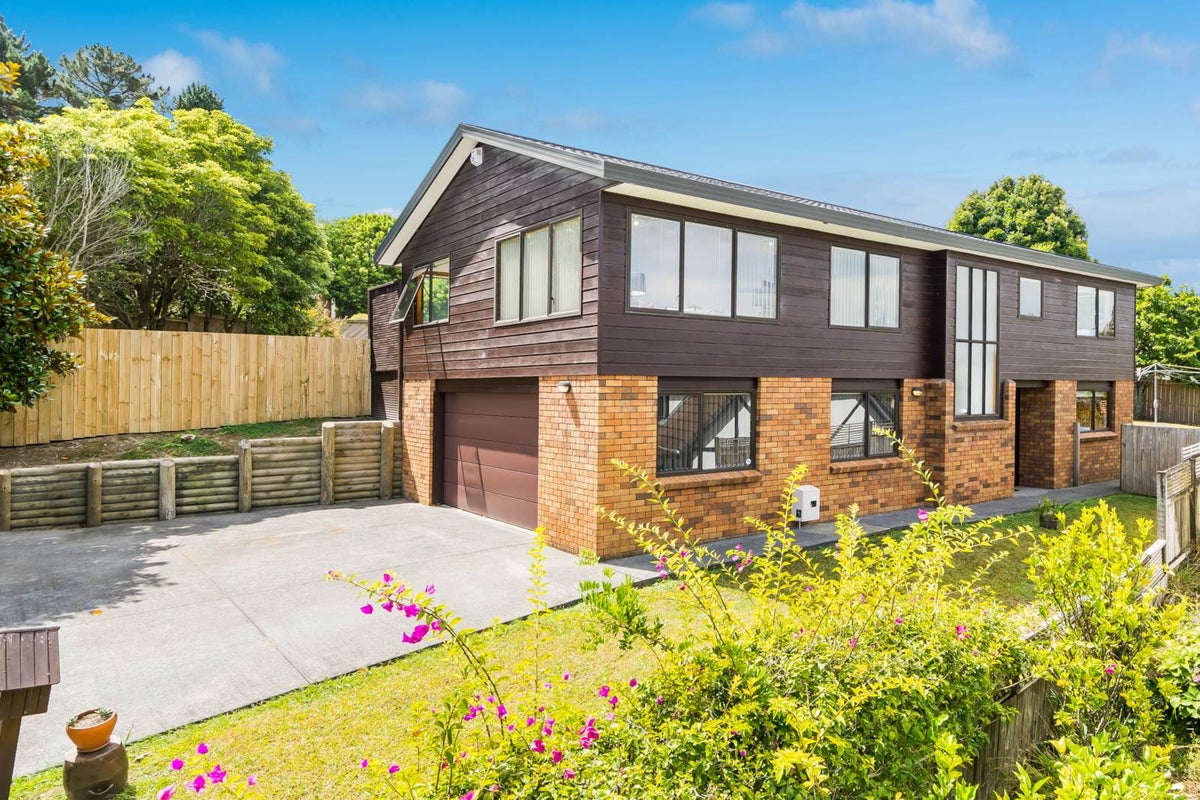 5 Strabo Place, Windsor Park, Auckland - Carousel 1
