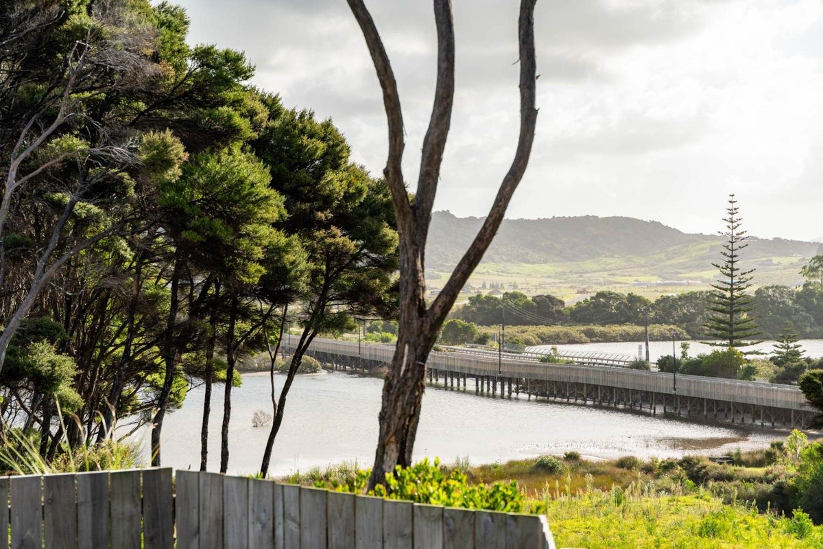 16 Estuary Drive, Mangawhai Heads, Kaipara, Northland - Carousel 1