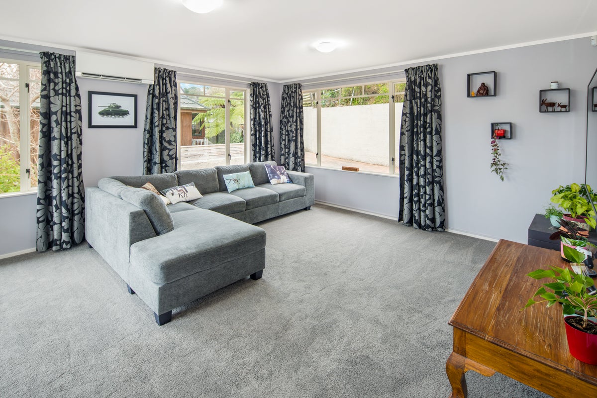 25 Chorley Grove, Churton Park, Wellington - Carousel 2