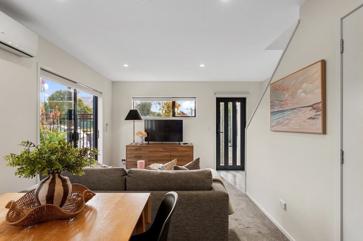 8 Moa Place, Christchurch Central, Christchurch - Carousel 2