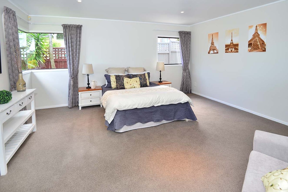 31 Ronald Macken Place, Windsor Park, Auckland - Carousel 16