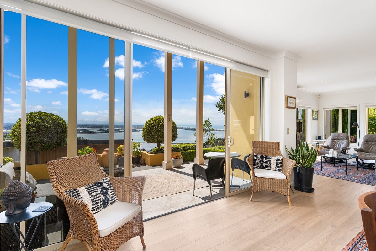8 Melleray Place, Redcliffs, Christchurch - Carousel 2
