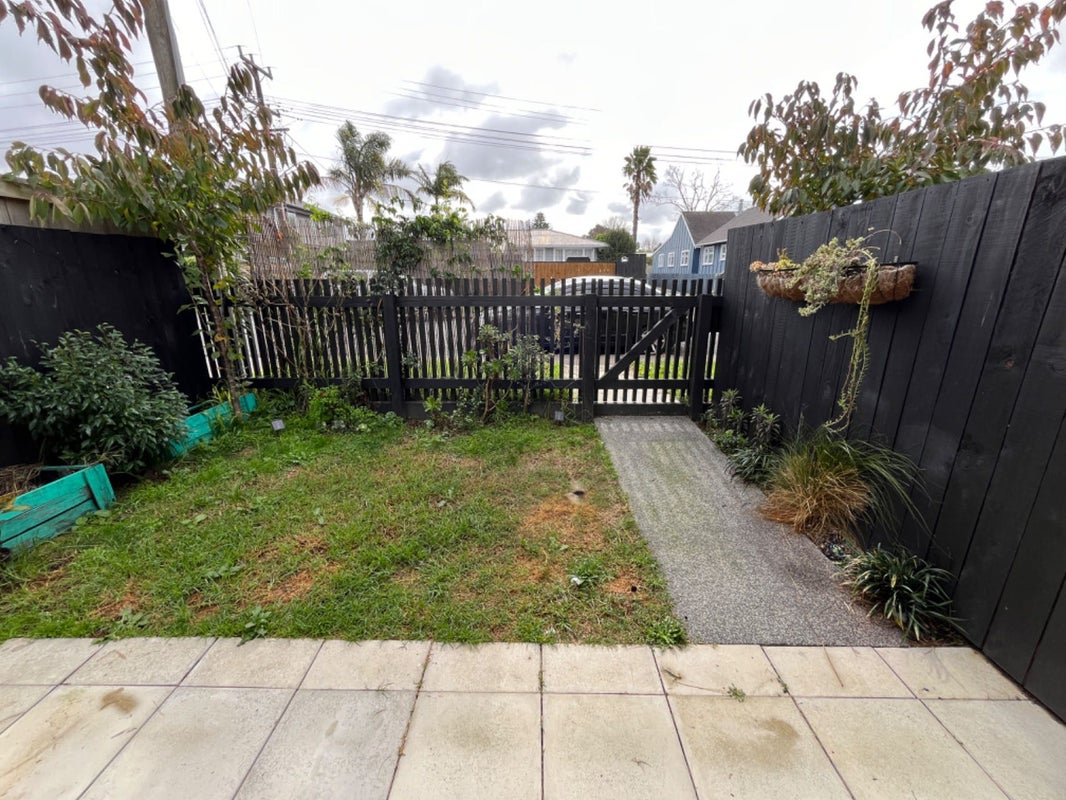 1/2 Stokes Avenue, Te Atatu Peninsula, Auckland - Carousel 17