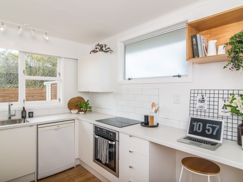 17 Grange Park Avenue, Raumati South, Paraparaumu - Carousel 2