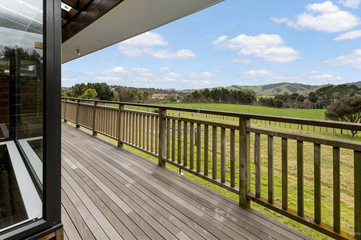 645 Whitford-Maraetai Road, Beachlands, Howick - Carousel 2