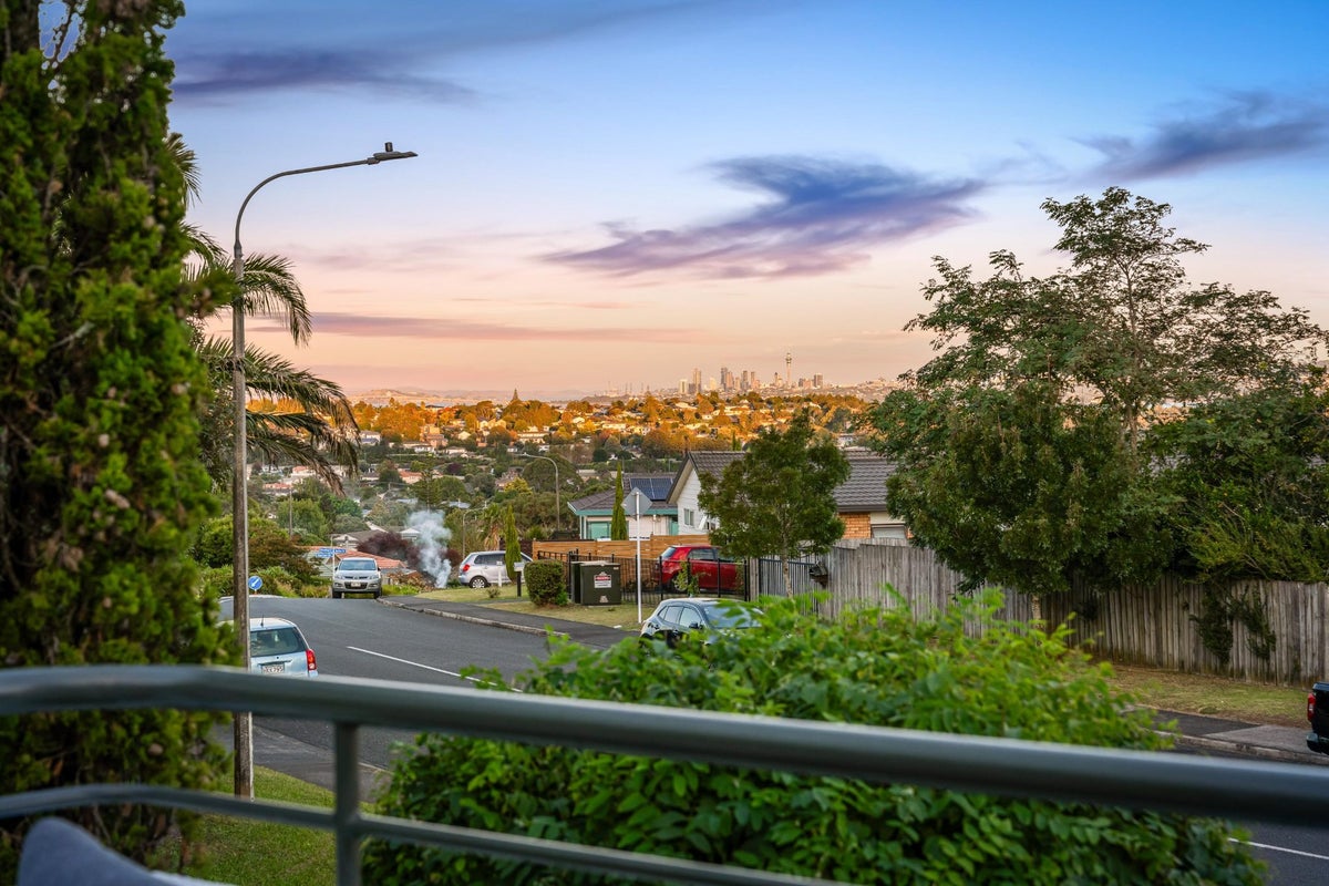 56 Garton Drive, Massey, Auckland - Carousel 2