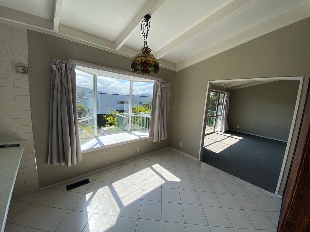 22 Lynmouth Avenue, Karori, Wellington - Carousel 2