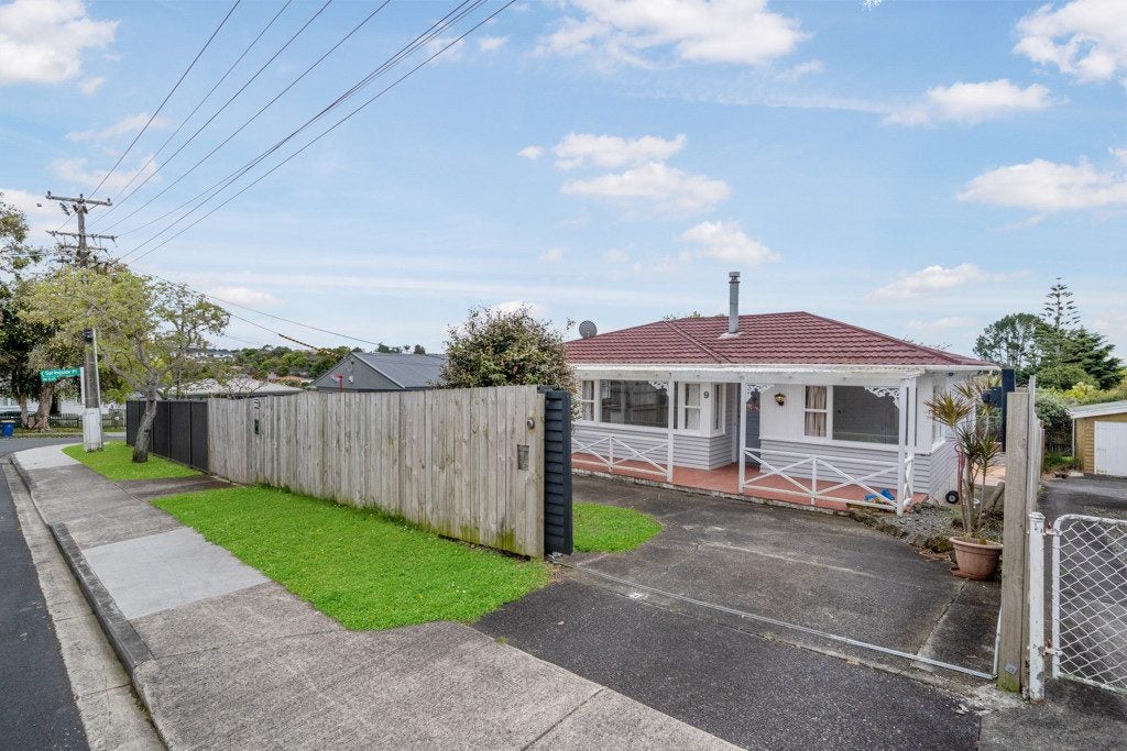 9 Blease Street, New Lynn, Auckland - Carousel 1