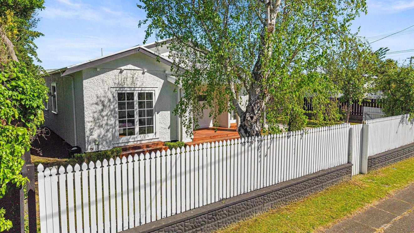 11 Dustin Street, Gonville, Whanganui - Carousel 1