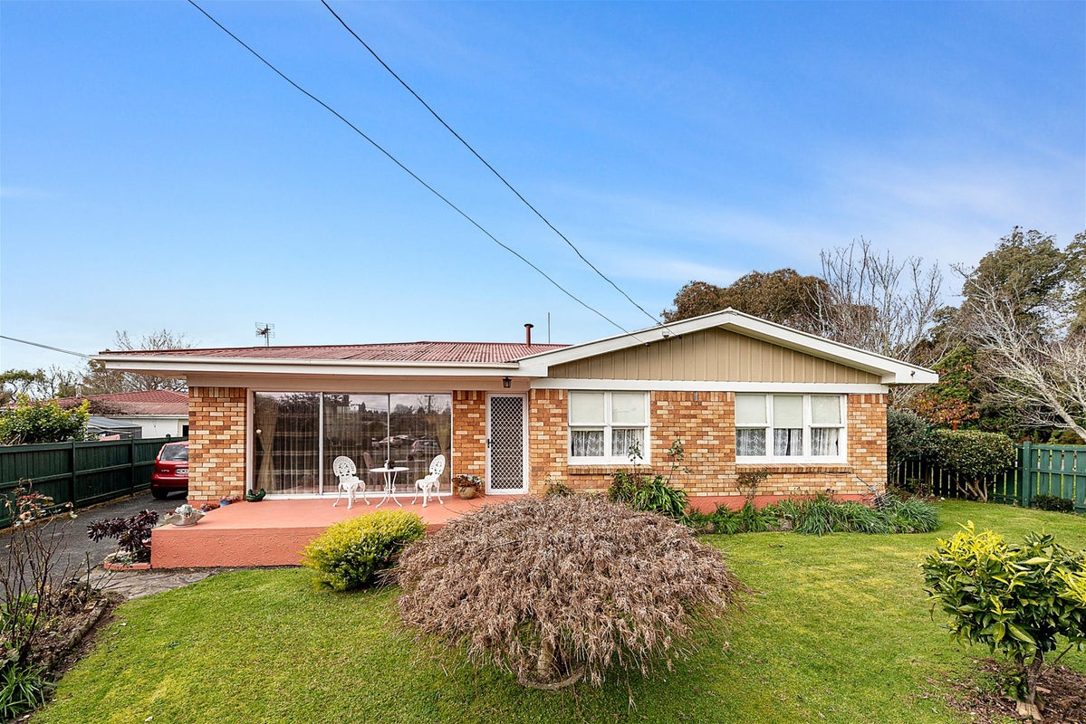 84 Masters Avenue, Hillcrest, Hamilton - Carousel 1