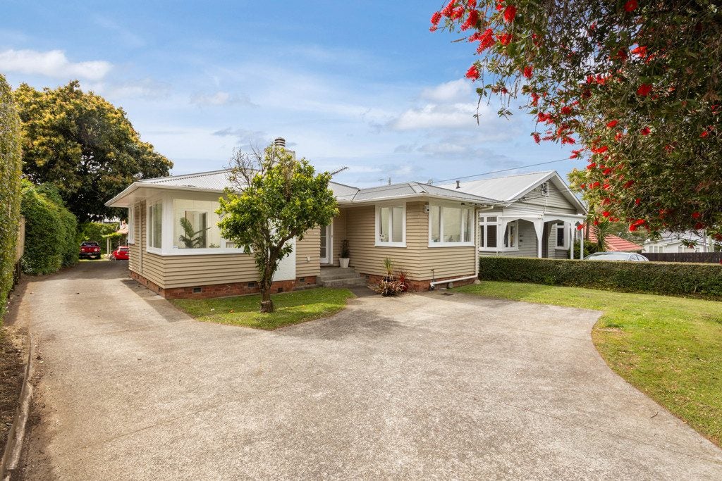 1/140 Richardson Road, Owairaka, Auckland - Carousel 2