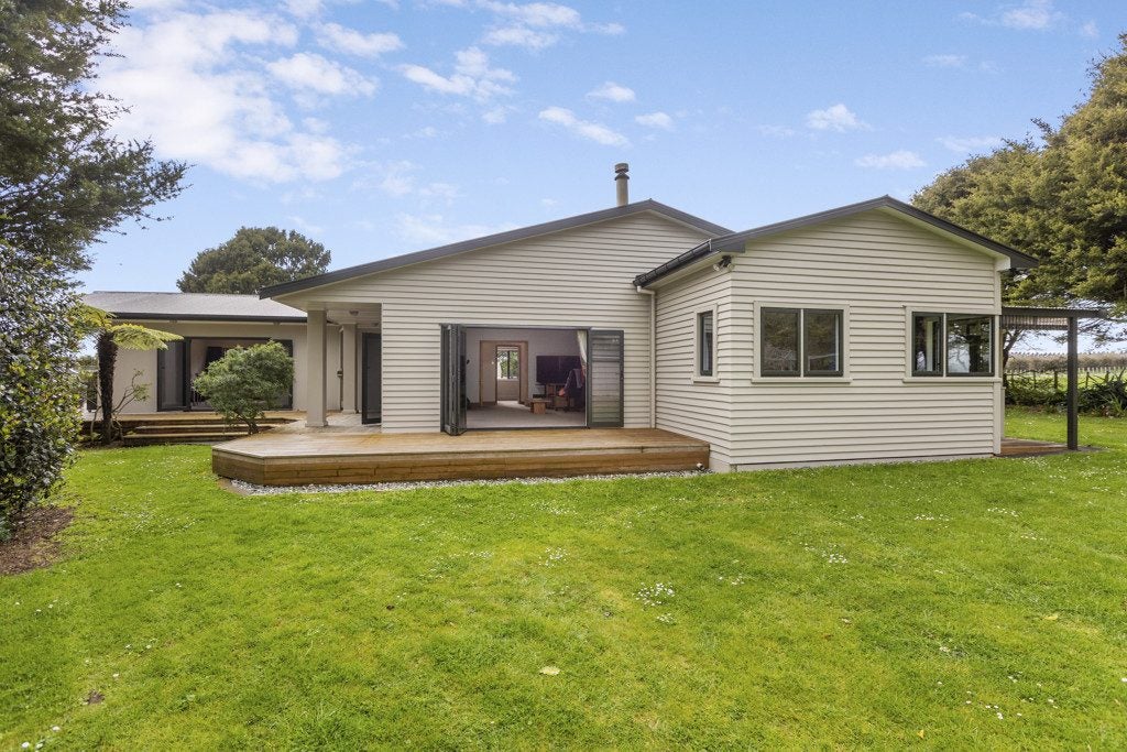 300 Awai Road, Tarurutangi, New Plymouth - Carousel 1