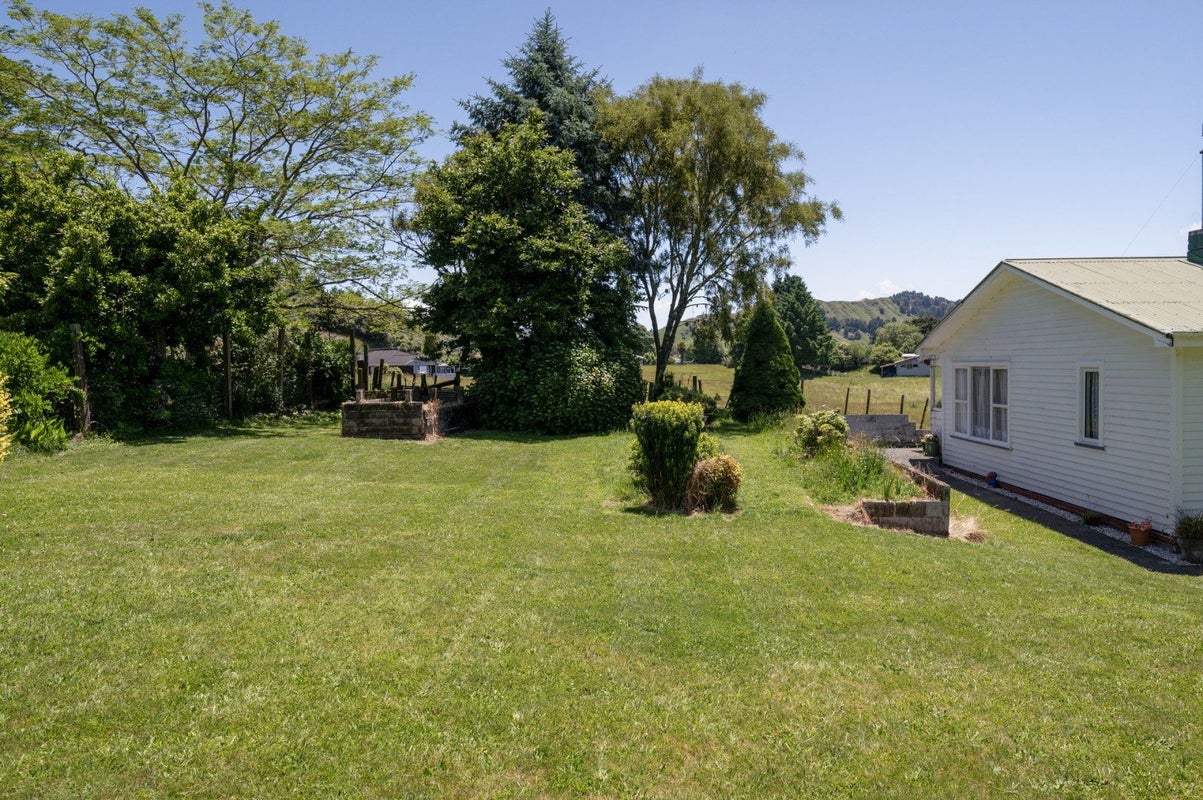 12 Simmons Road, Taumarunui - Carousel 16
