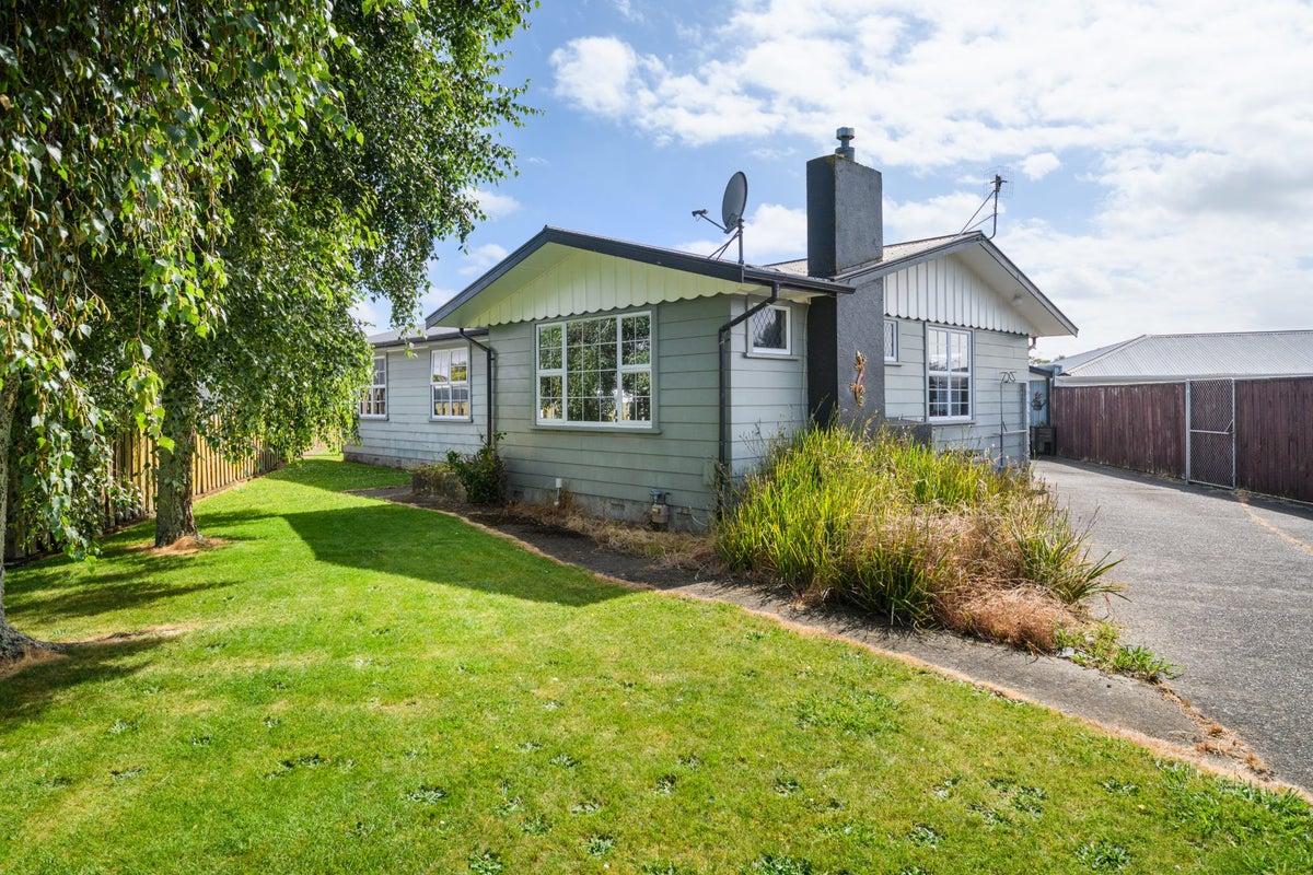 6 Oban Place, Awapuni, Palmerston North - Carousel 2