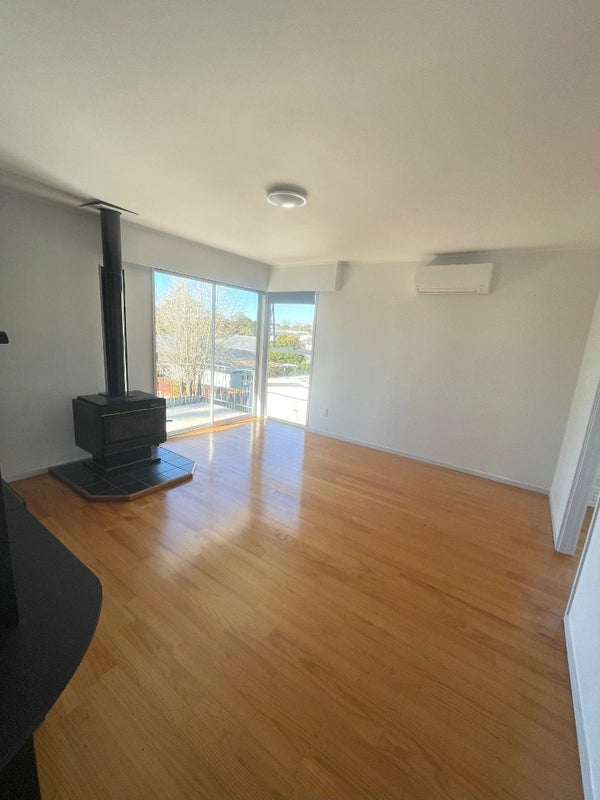 19 Finlow Drive, Te Atatu South, Auckland - Carousel 2