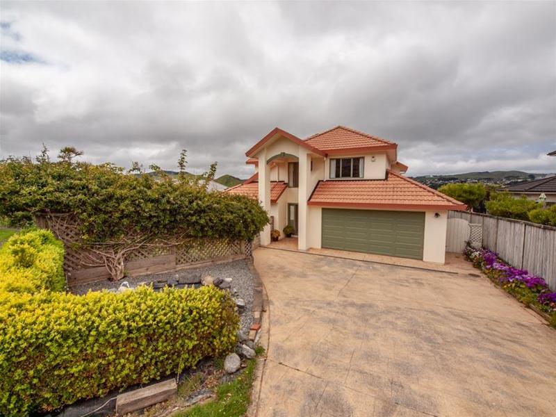9 Radstock Grove, Churton Park, Wellington - Carousel 1