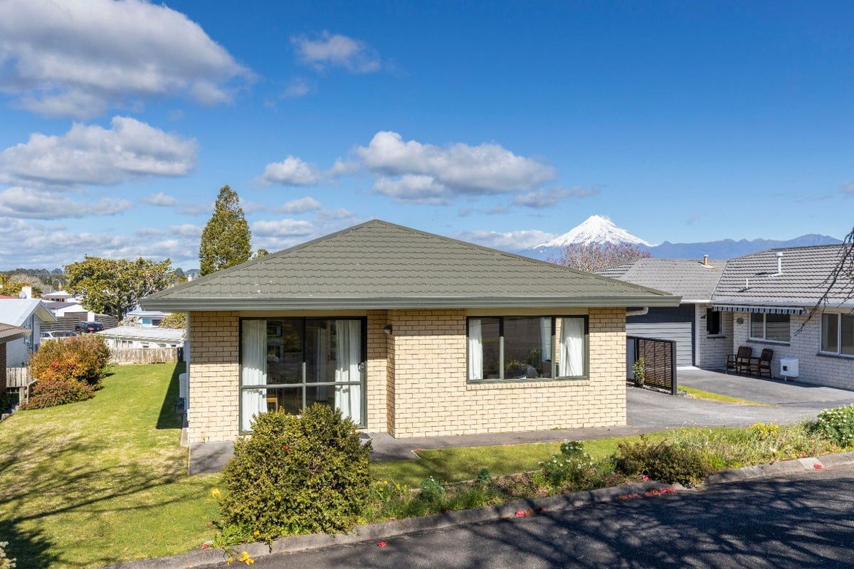 2/16 Sandel Rise, Merrilands, New Plymouth - Carousel 2