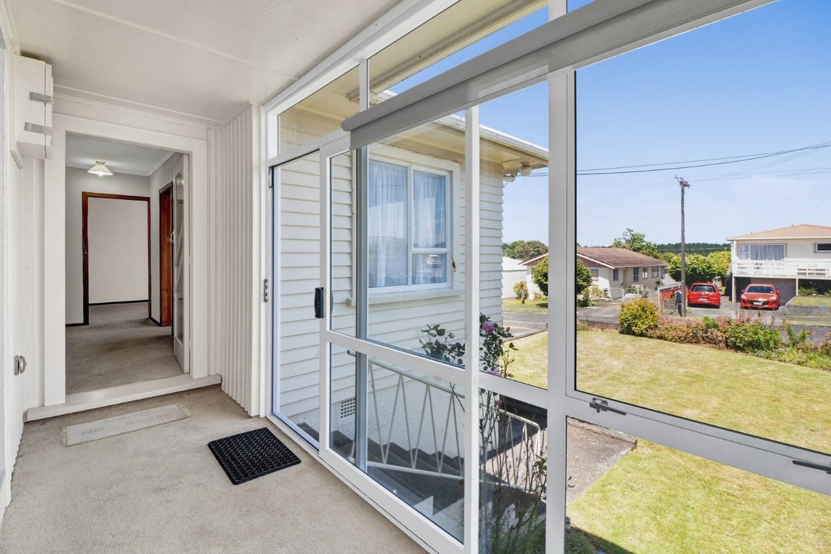 8 Lydford Place, Spotswood, New Plymouth - Carousel 1