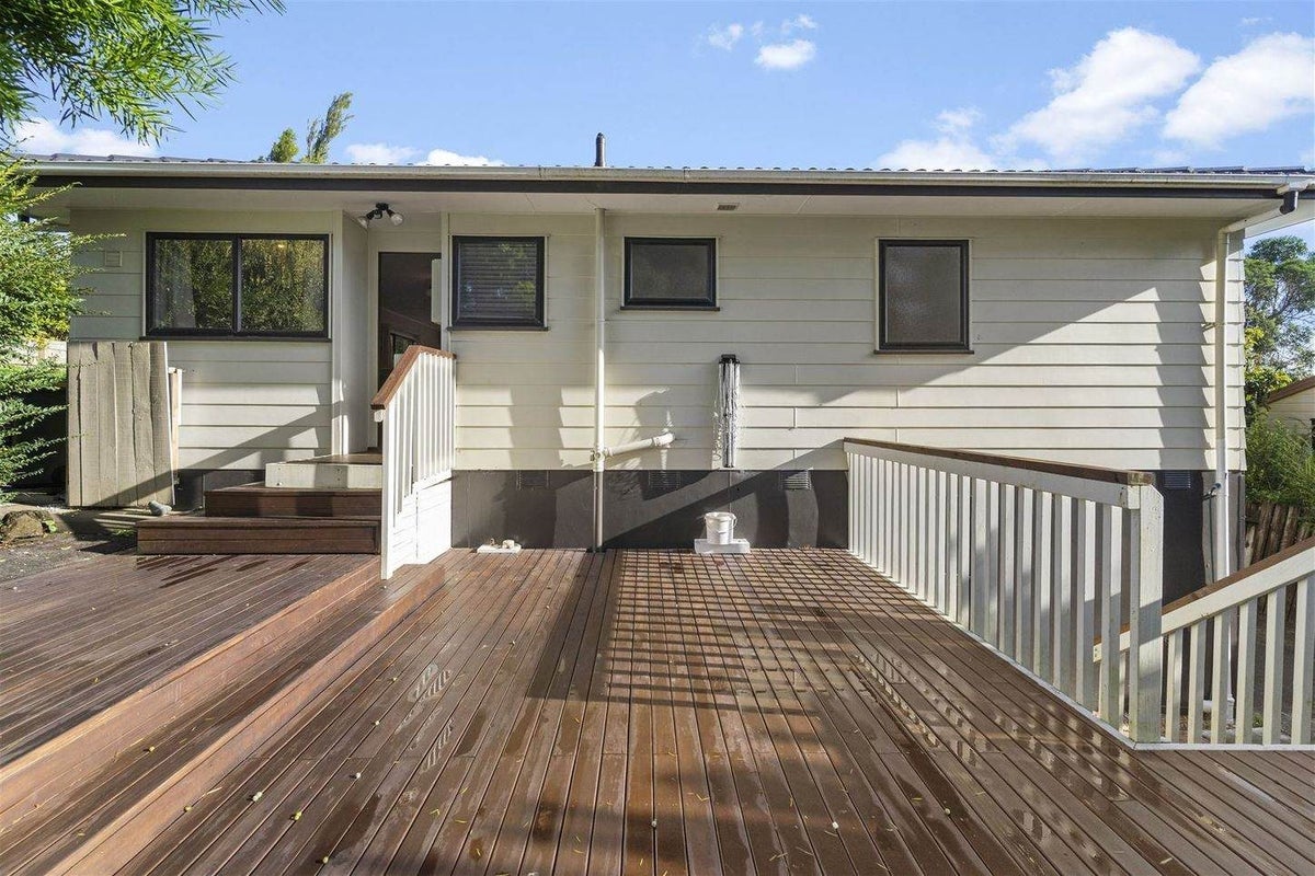 41 Holmes Drive South, Massey, Auckland - Carousel 1