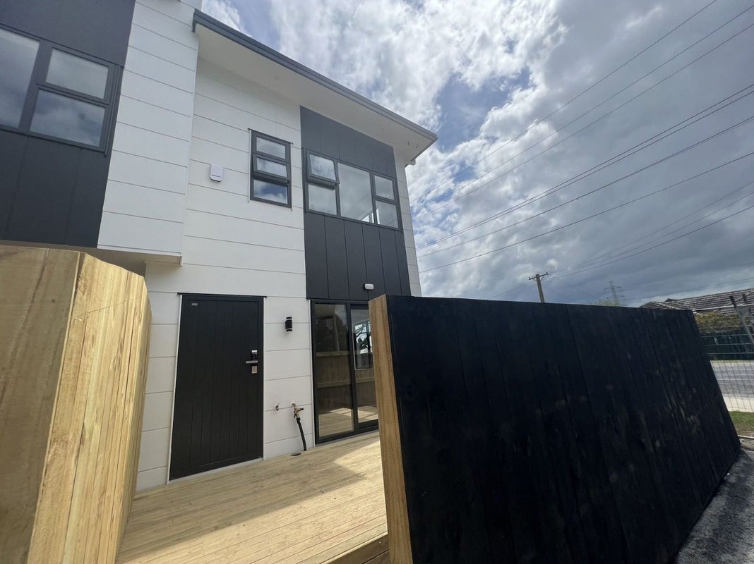 2A Awatere Street, Clover Park, Auckland - Carousel 2