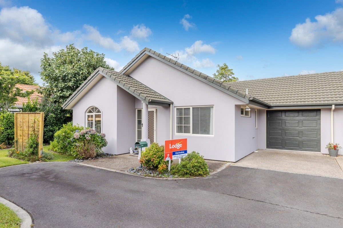 10/16 Rototuna Road, Flagstaff, Hamilton - Carousel 1