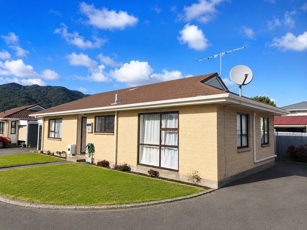 4/30 LEIGHTON AVE, Waiwhetu, Lower Hutt - Carousel 1