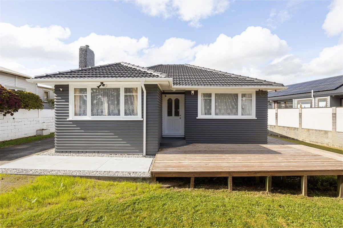 15 Livingstone Avenue, Nawton, Hamilton - Carousel 2
