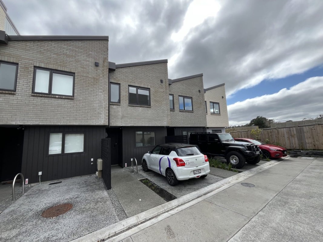 14/28 Westgate Drive, Westgate, Auckland - Carousel 1