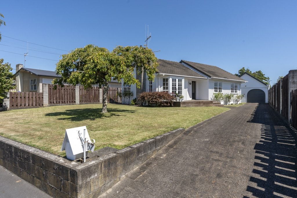 57 Garden Heights Avenue, Glenview, Hamilton - Carousel 2