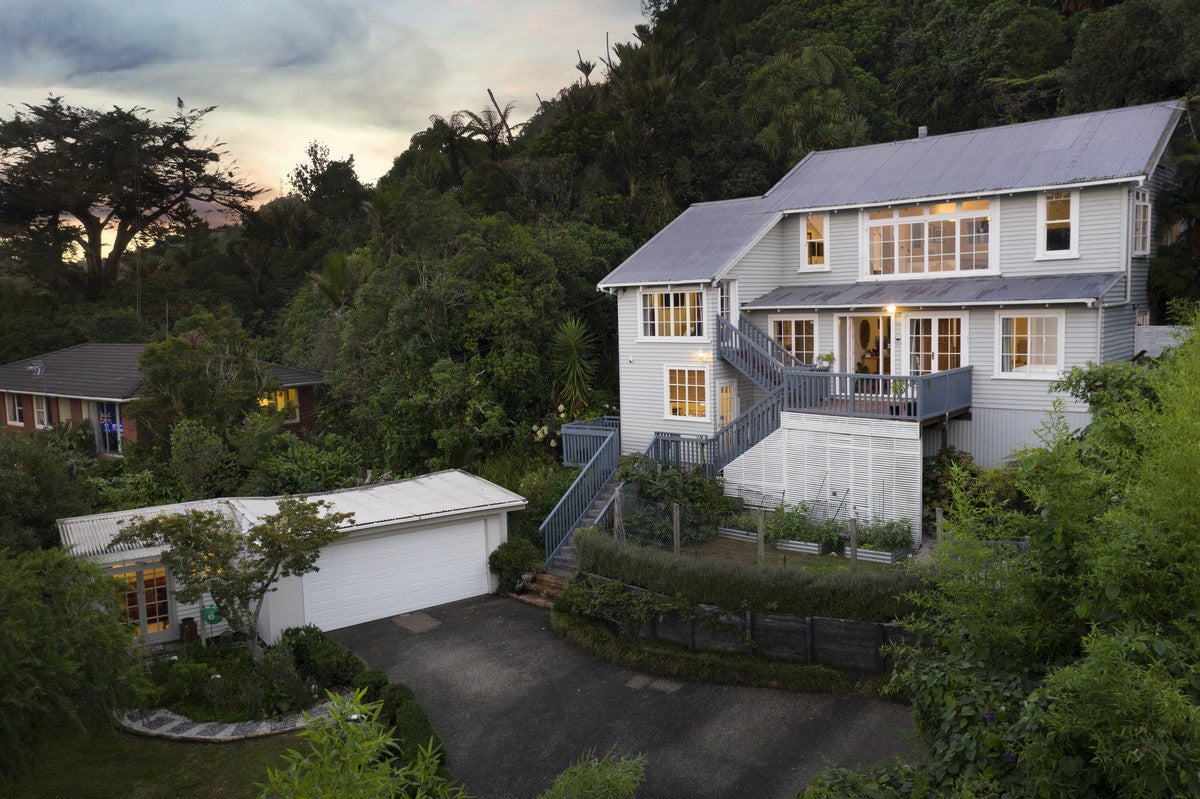 1 Bush Road, Waiatarua, Auckland - Carousel 2