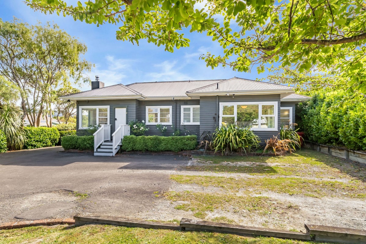 25 Field Street, Silverstream, Upper Hutt - Carousel 1