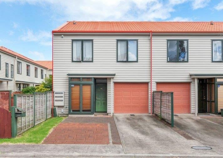 76/1 Ambrico Place, New Lynn, Auckland - Carousel 1