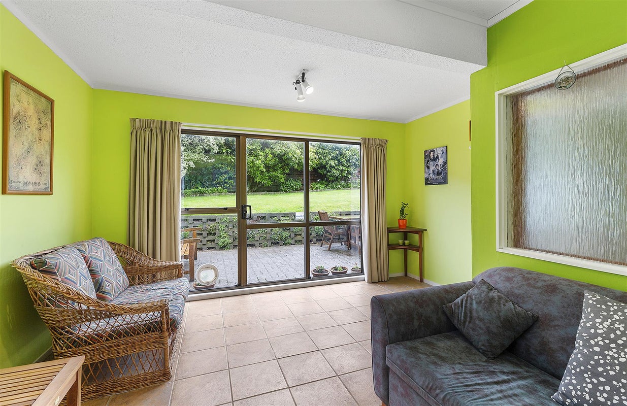 4 Deveron Place, Tawa, Wellington - Carousel 21
