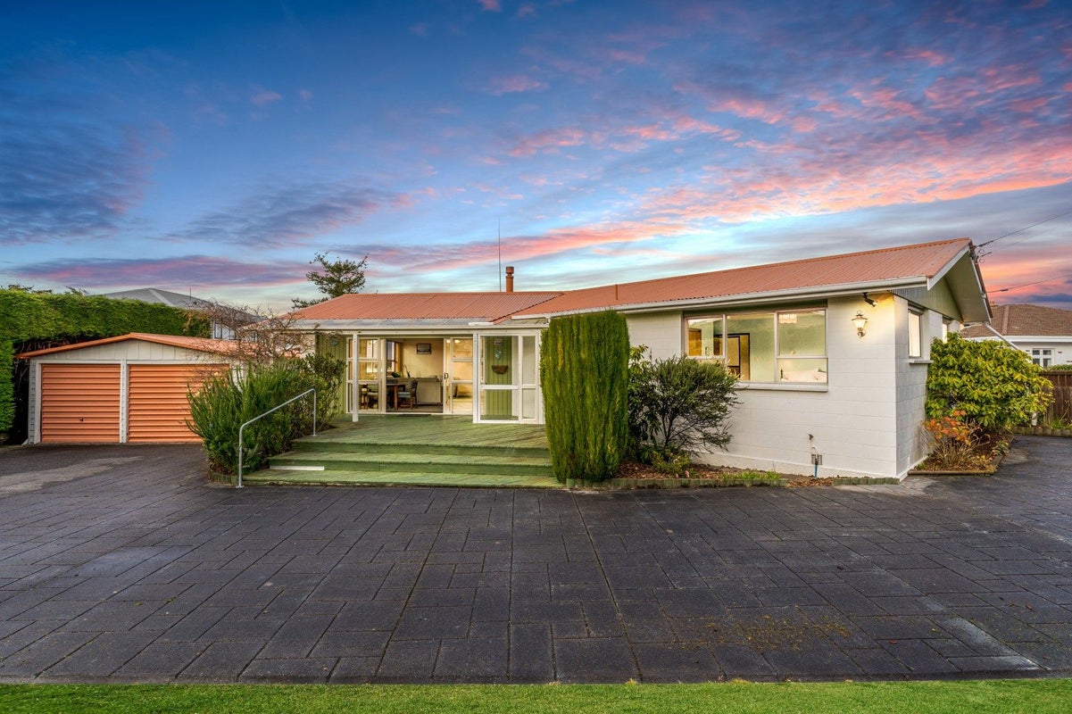 16 Edgar Street, Wakari, Dunedin - Carousel 1