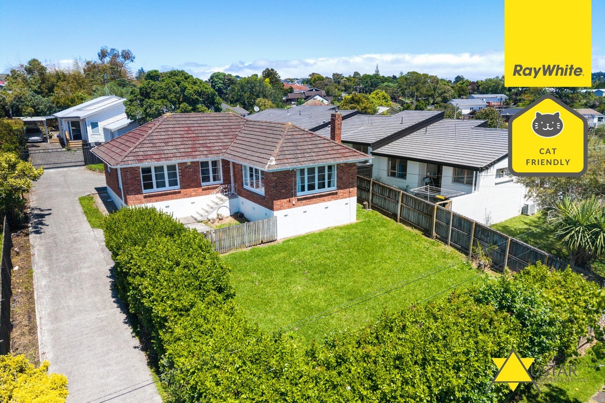 154A Hutchinson Avenue, New Lynn, Auckland - Carousel 1