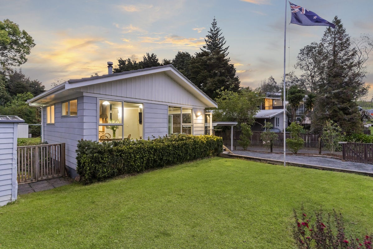 47 Castleton Street, Birkdale, Auckland - Carousel 1