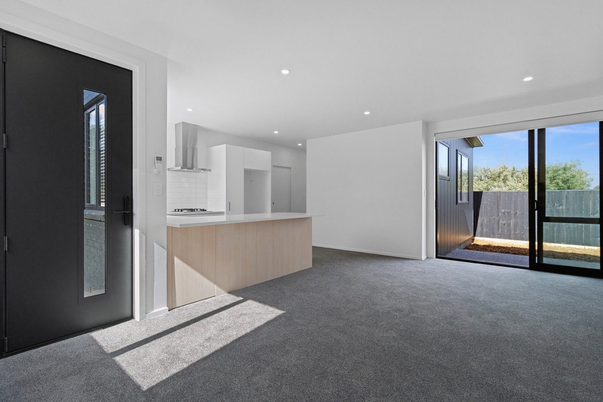 6/61 Forest Lake Road, Forest Lake, Hamilton - Carousel 1