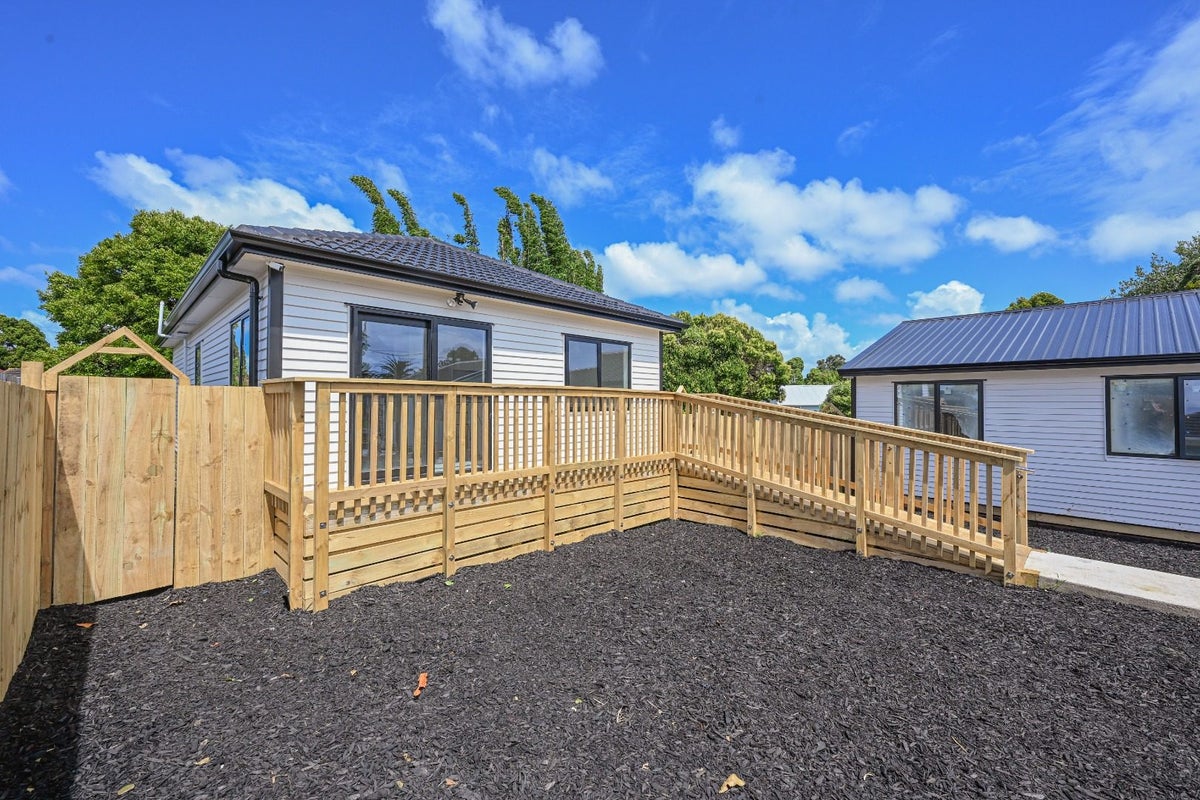 17 Alexander Crescent, Otara, Auckland - Carousel 1