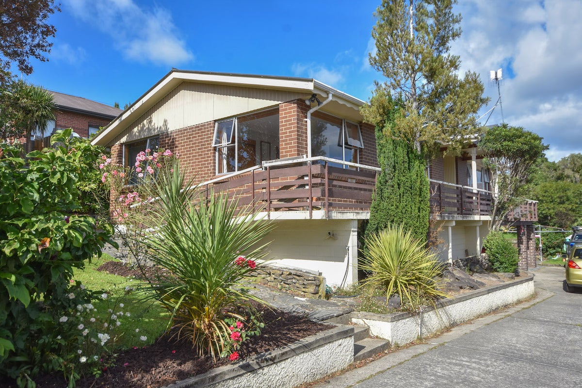1 Leith Street, Kinmont Park, Mosgiel - Carousel 1