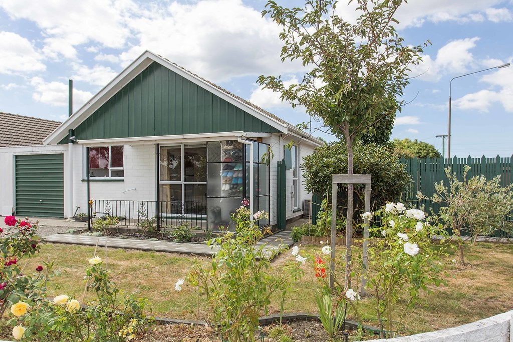 1/2 Lomax Place, Islington, Christchurch - Carousel 1