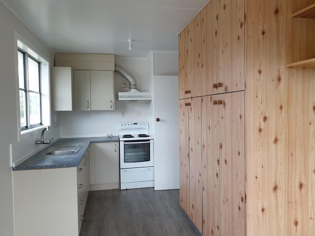 13 Rangituhi Crescent, Takapuwahia, Porirua - Carousel 1