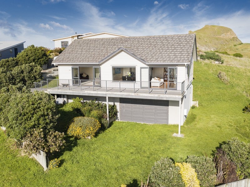22 Balfour Crescent, Castlepoint - Carousel 1