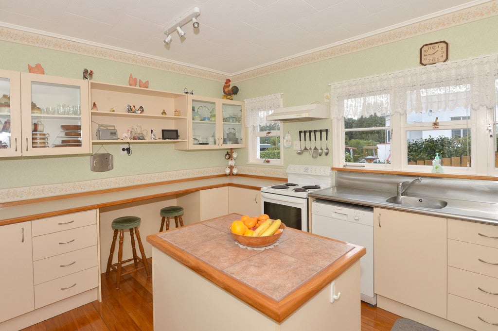 11 Grand View Road, Kamo, Whangarei - Carousel 2
