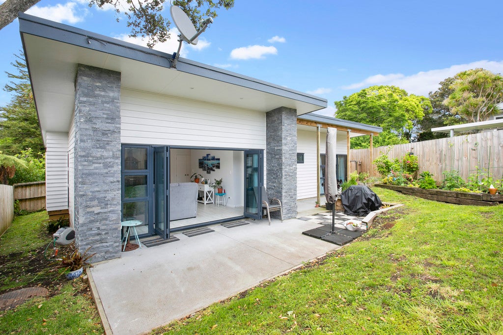 737A Swanson Road, Swanson, Auckland - Carousel 1