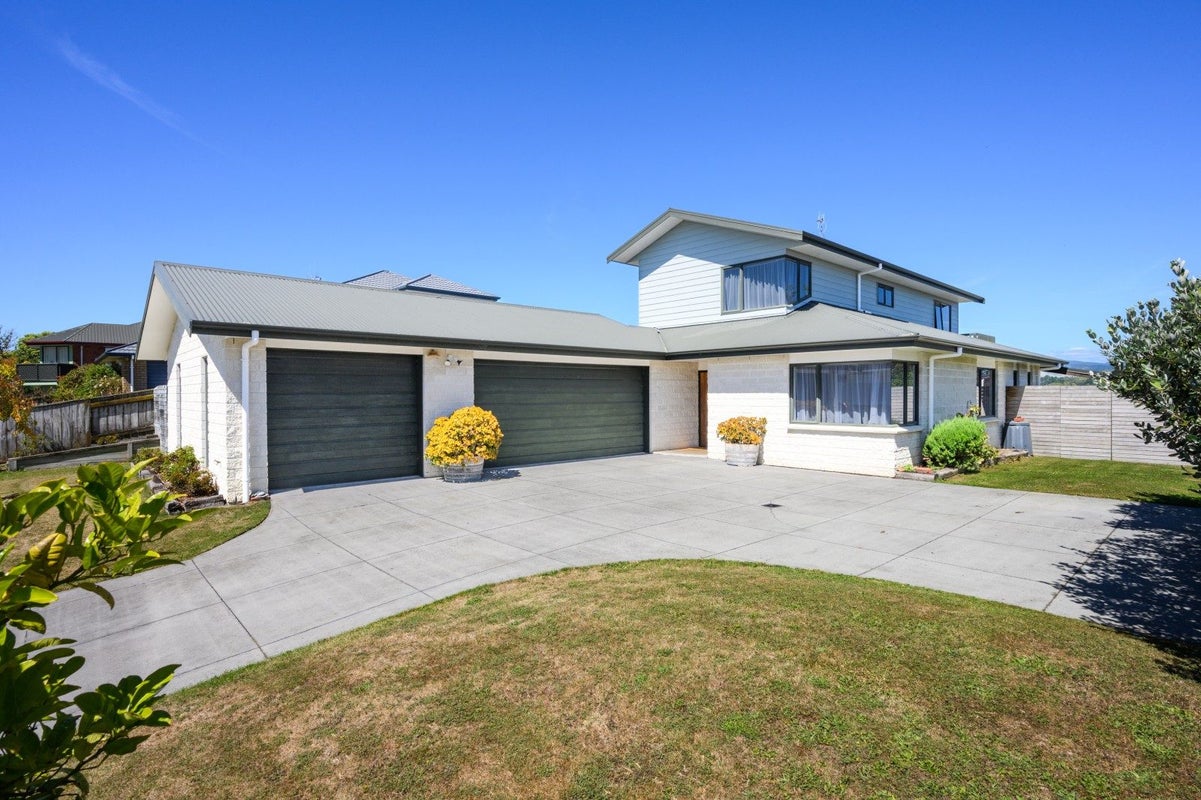 70 Pacific Drive, Fitzherbert, Palmerston North - Carousel 42