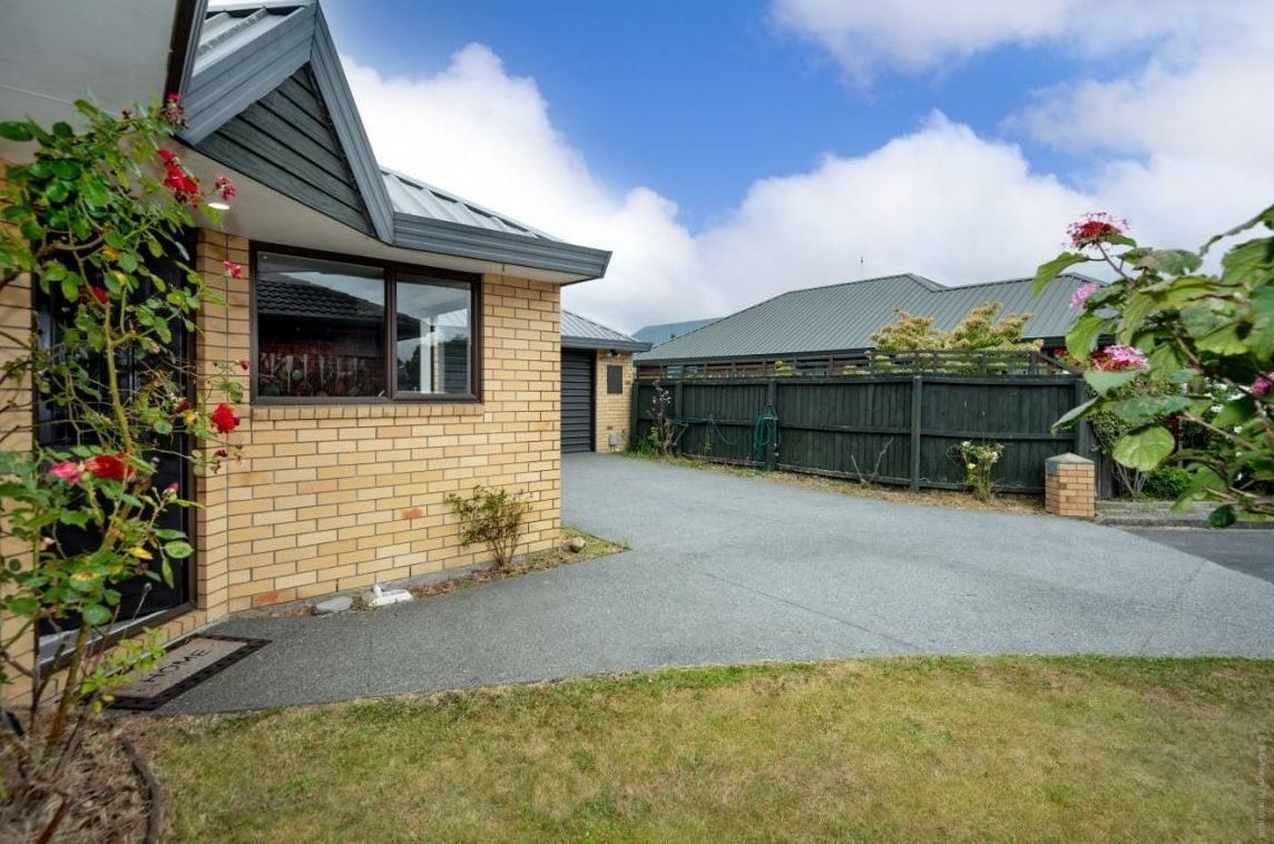 33A Cardigan Bay Place, Addington, Christchurch - Carousel 2