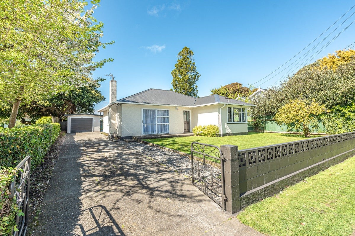2 Cumbrae Place, Aramoho, Whanganui - Carousel 1