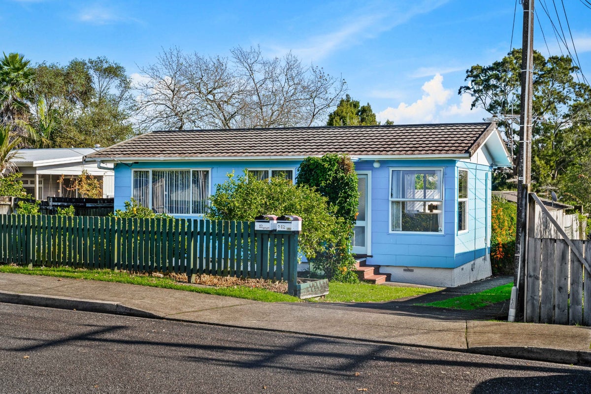 1/12 Cresta Avenue, Beach Haven, Auckland - Carousel 1