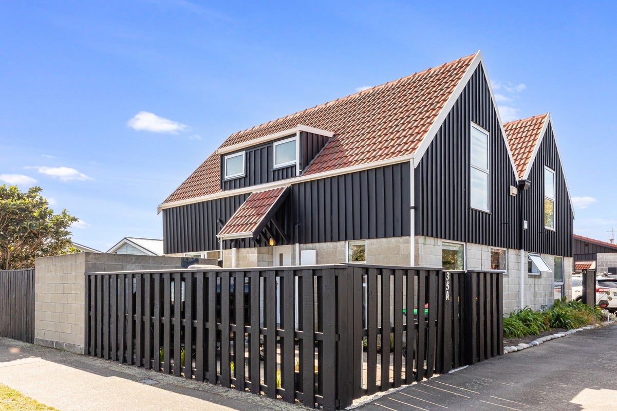 1/35 WIGGINS STREET, Sumner, Christchurch - Carousel 1