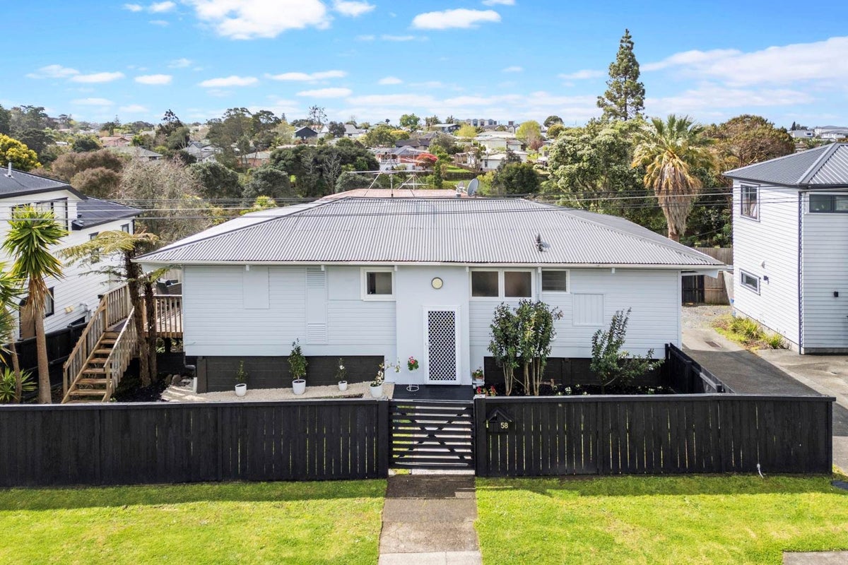 58 Renata Crescent, Te Atatu Peninsula, Auckland - Carousel 2